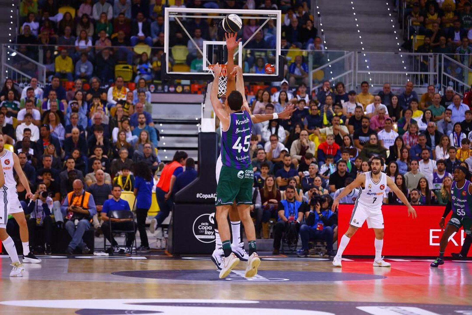 El Unicaja, campeón de Copa: Todas las imágenes del partido, la fiesta y la llegada a Málaga
