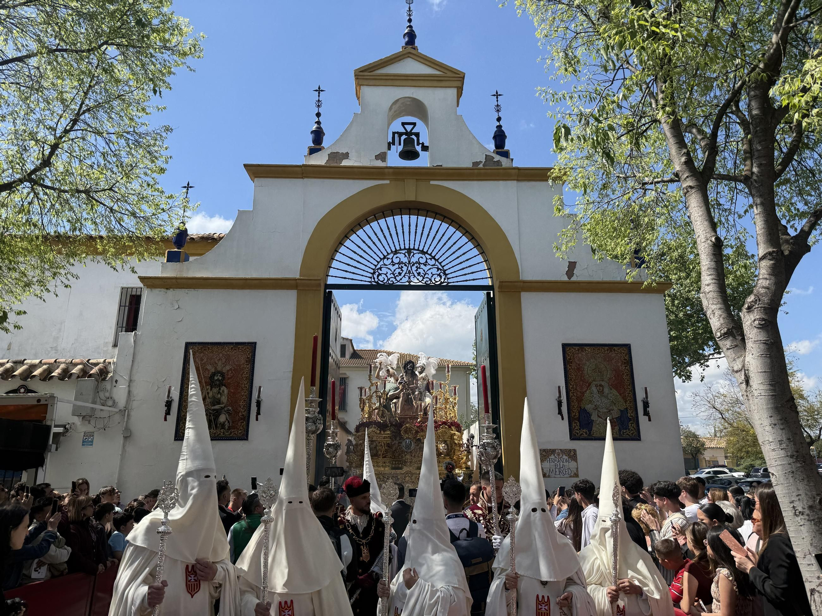 Las imágenes de la procesión de La Merced este Lunes Santo en Córdoba