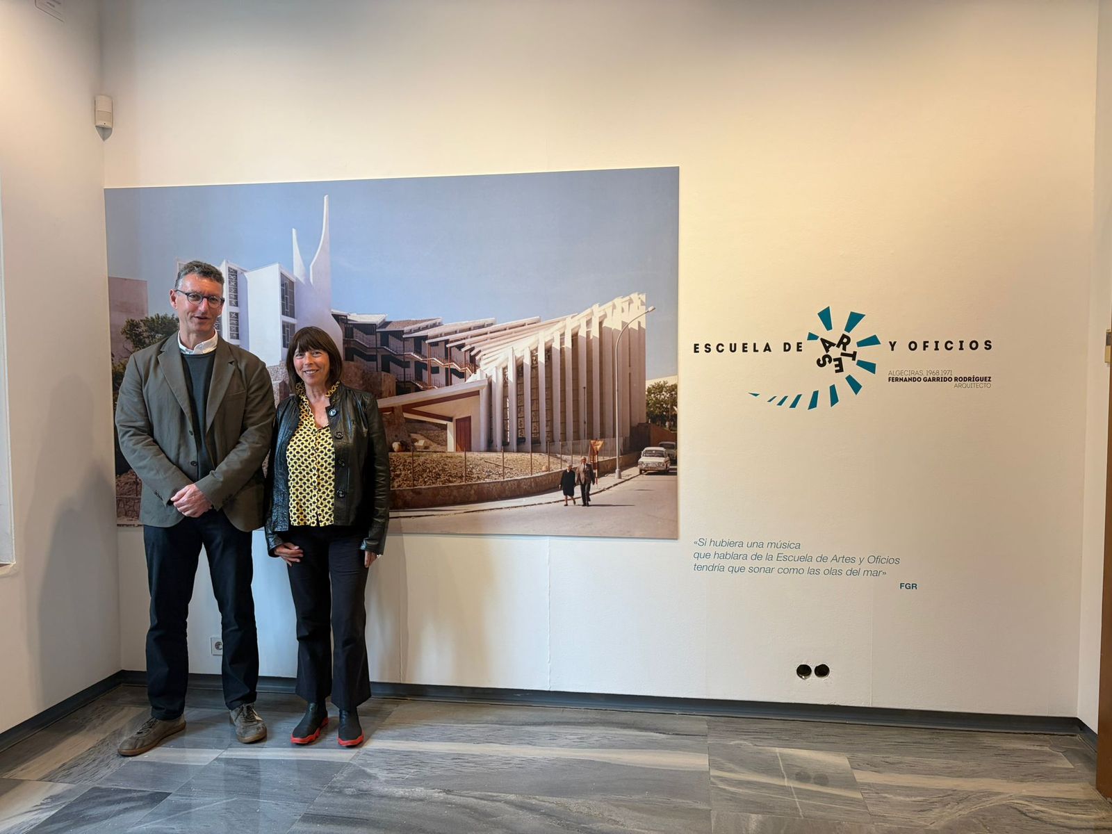 José Ramón Rodríguez y Maripí Rodríguez en la exposición  'Escuela de Arte y Oficios' en el Colegio de Arquitectos de Cádiz