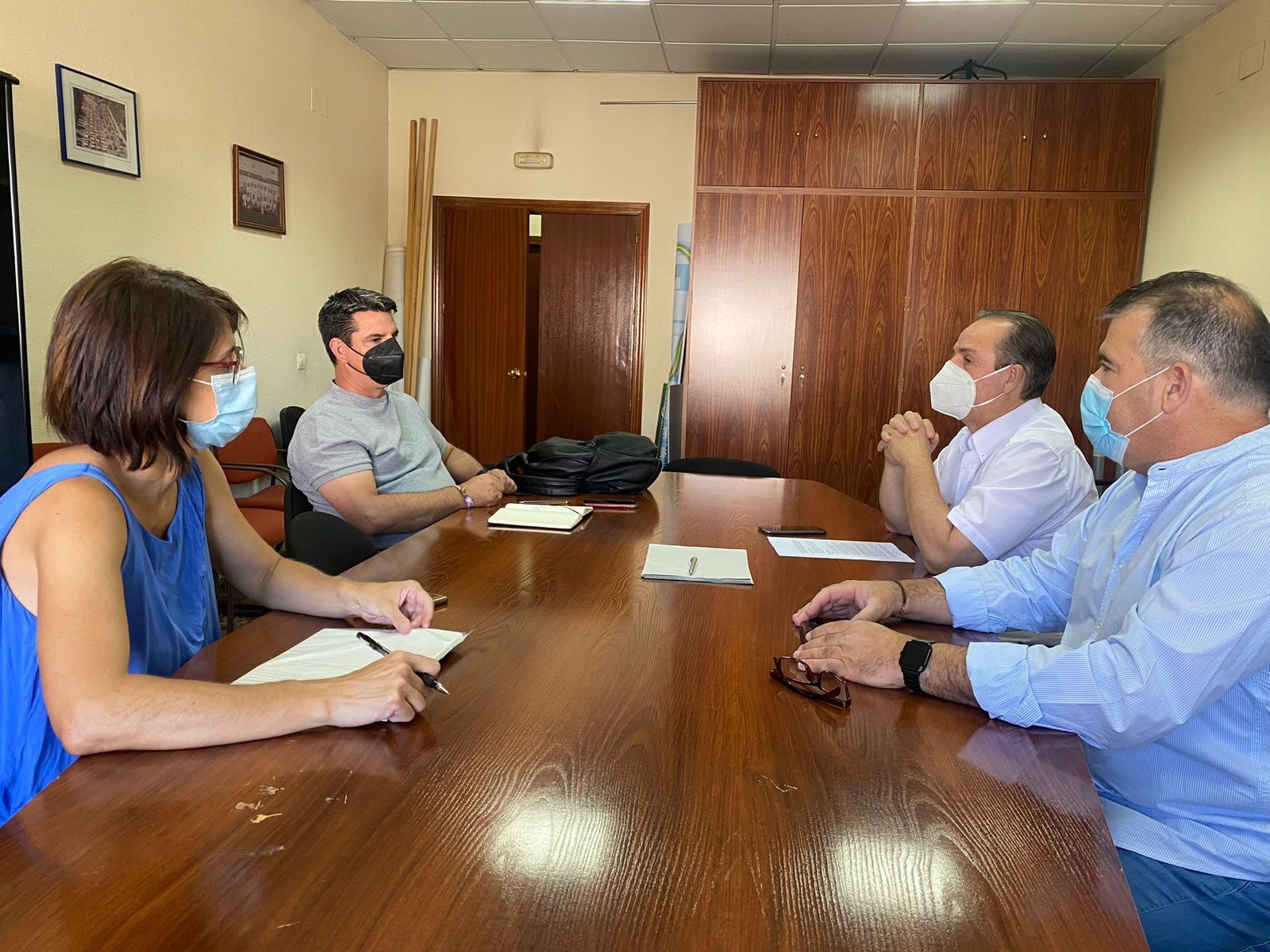 Dirigentes de IU en el encuentro con  la Asociación Provincial de Trabajadores Autónomos de Auto-Taxi de Córdoba.
