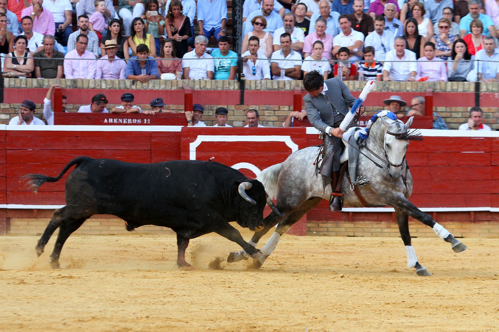Imágenes de la corrida de rejones de Pablo Hermoso de Mendoza, Andrés Romero y Lea Vicens.
