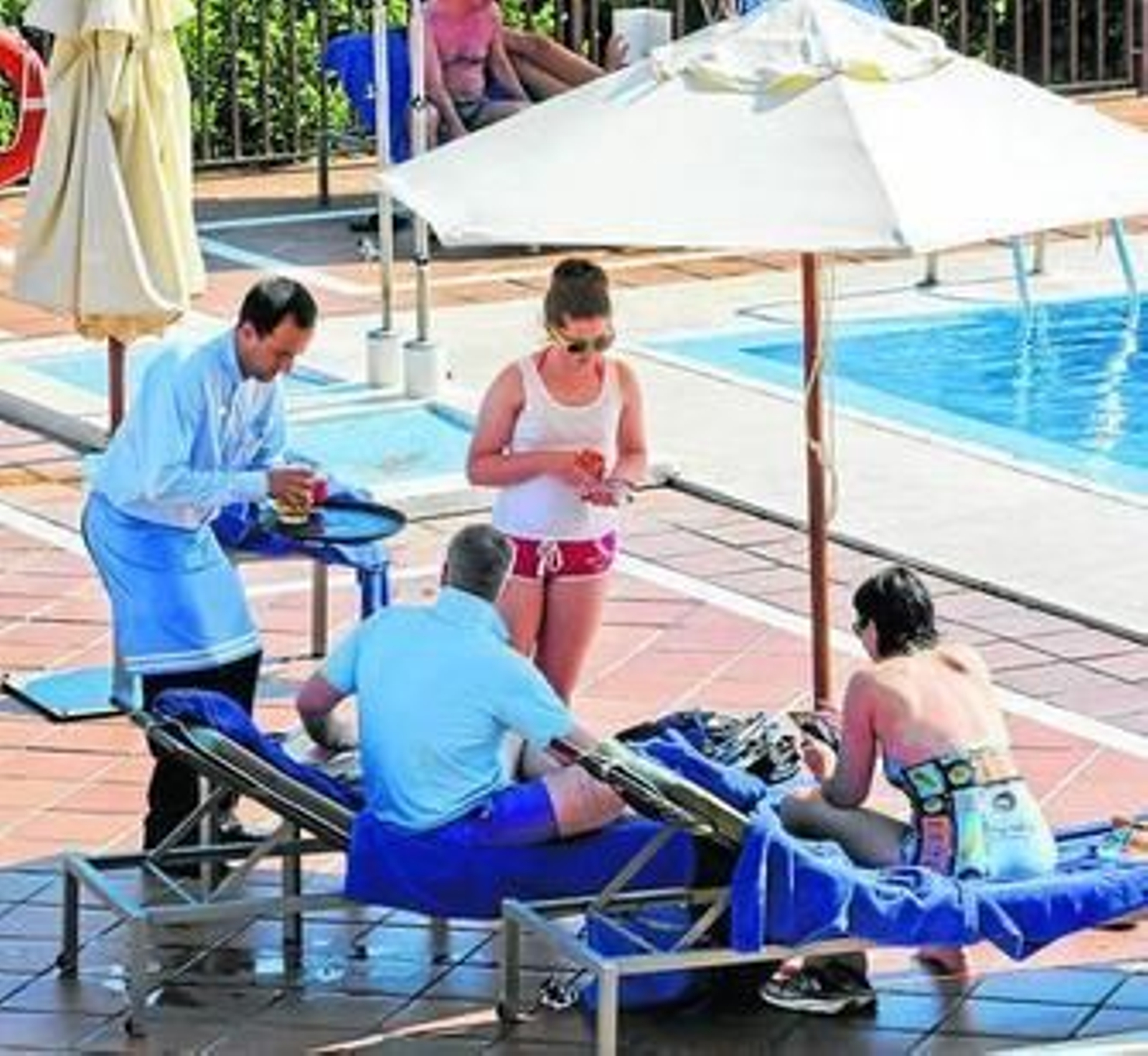 Turistas en el Hotel Don Carlos, en Marbella. Turistas en el Hotel Don Carlos, en Marbella.