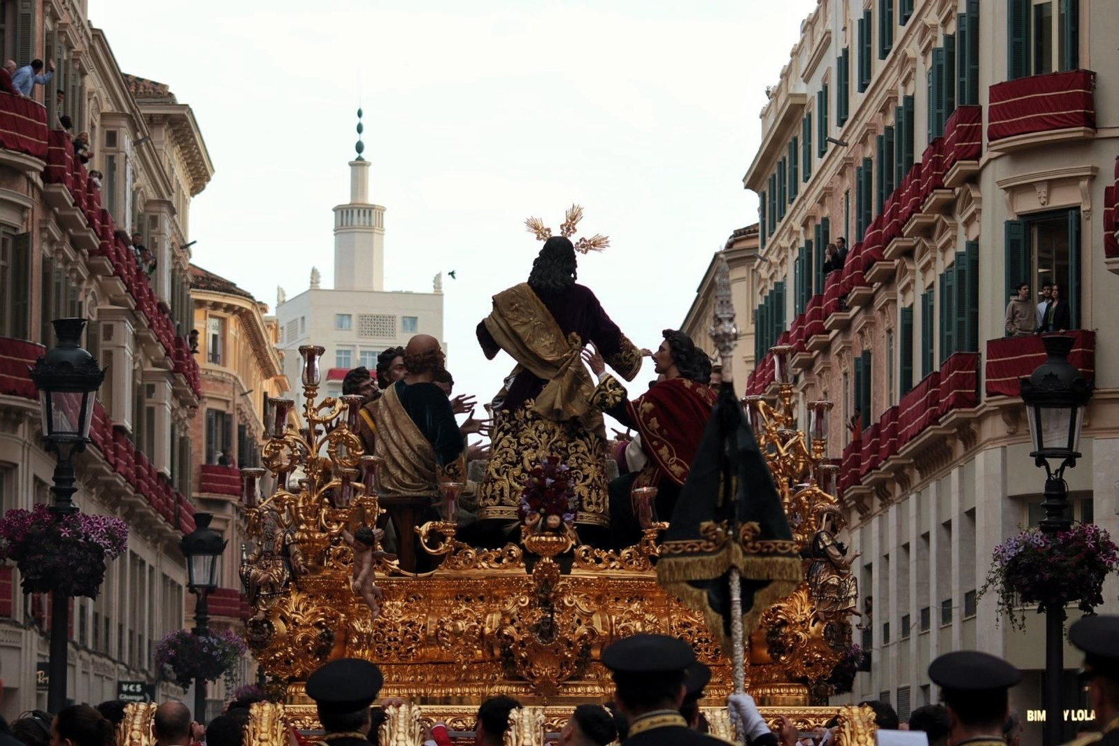 La Sagrada Cena en su procesión de este Jueves Santo en Málaga, en fotos