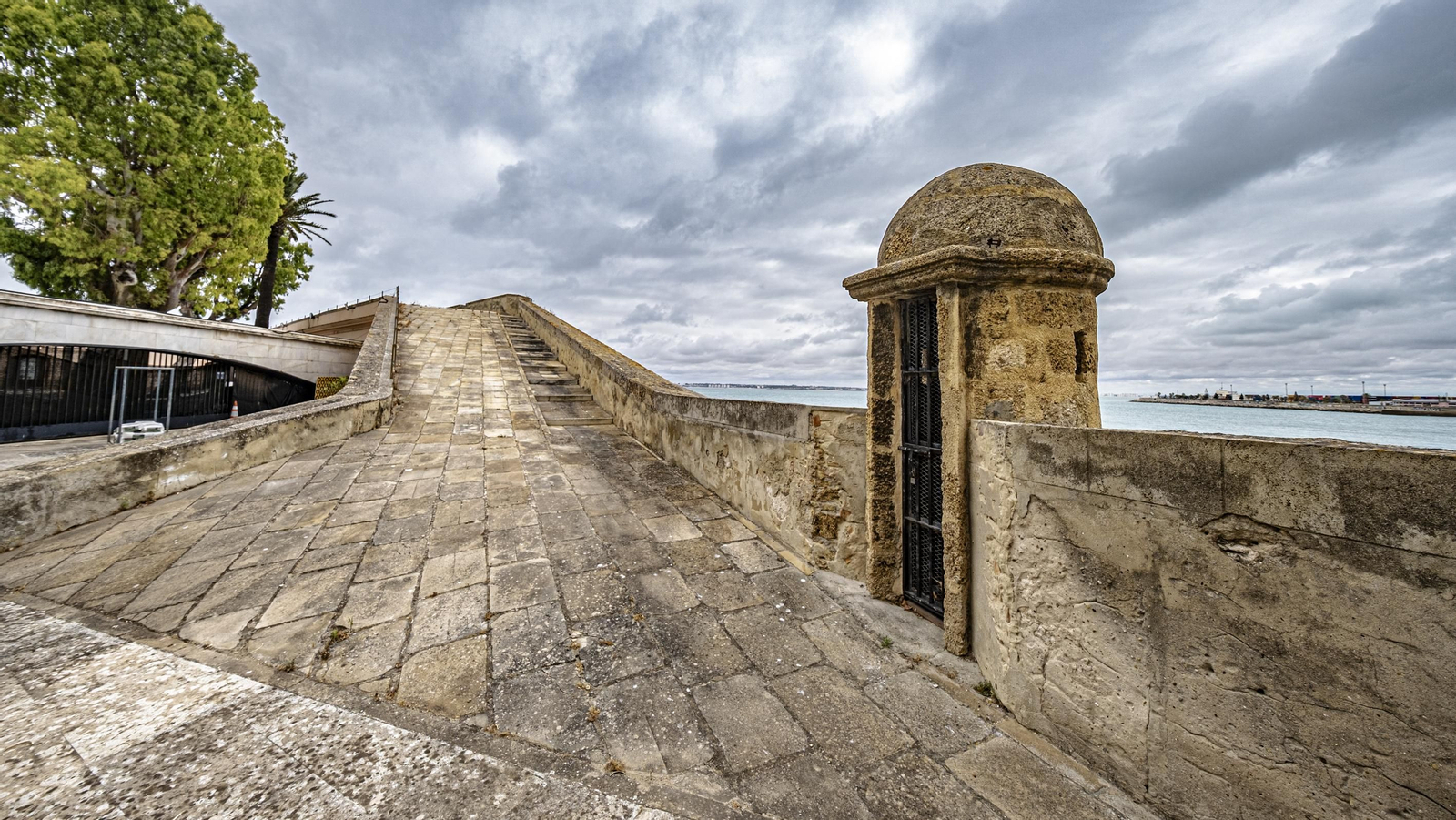 Las imágenes de las obras en el Baluarte de Candelaria de Cádiz