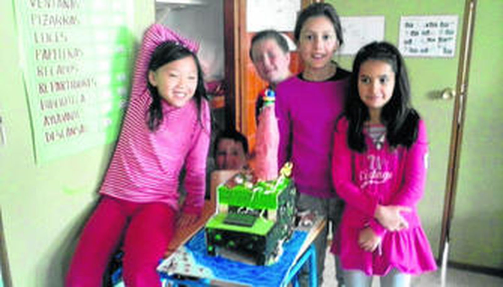 Grupo de niñas que participan en las actividades de la asociación.