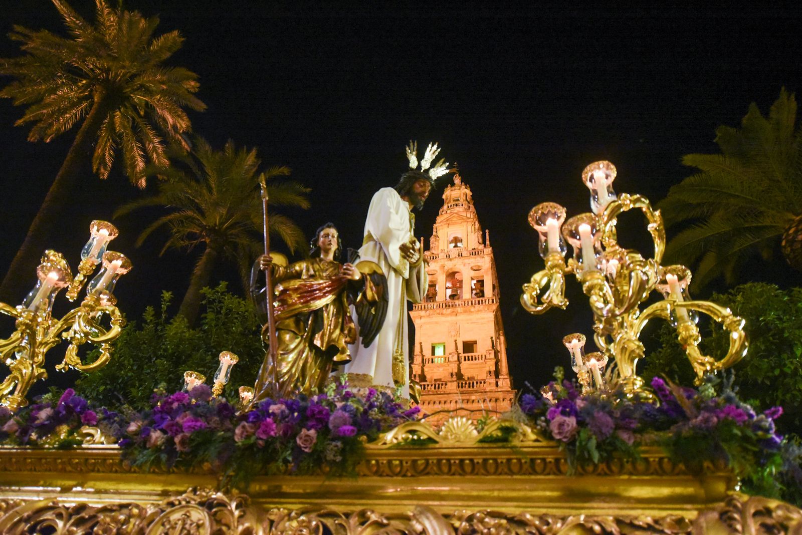 El Vía Crucis de las Cofradía con el Señor de la Sangre, en imágenes