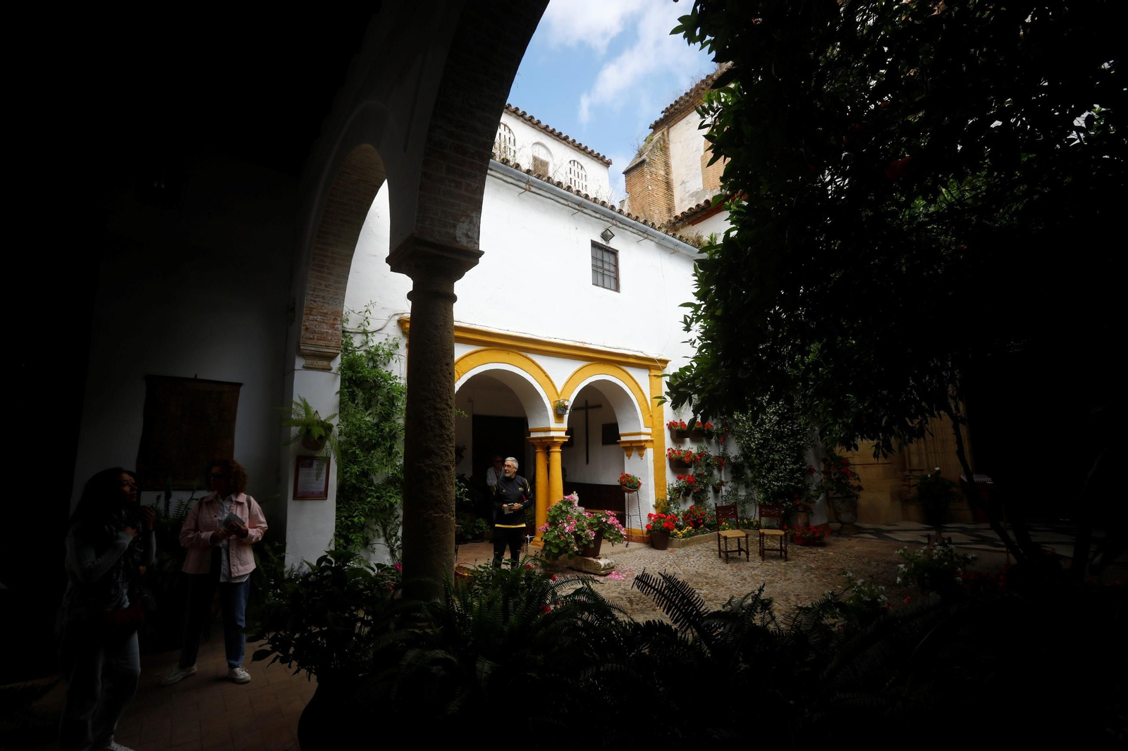 Patio de las Religiosas Jerónimas de Santa Marta y Hermandad de la Misericordia.