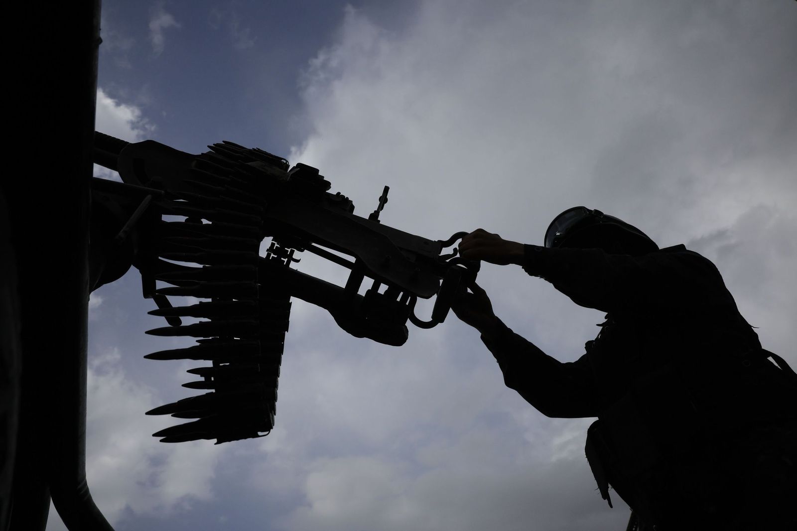 Galería Gráfica: Otra jornada de misiles, fuego, humo y militarización en Oriente Medio