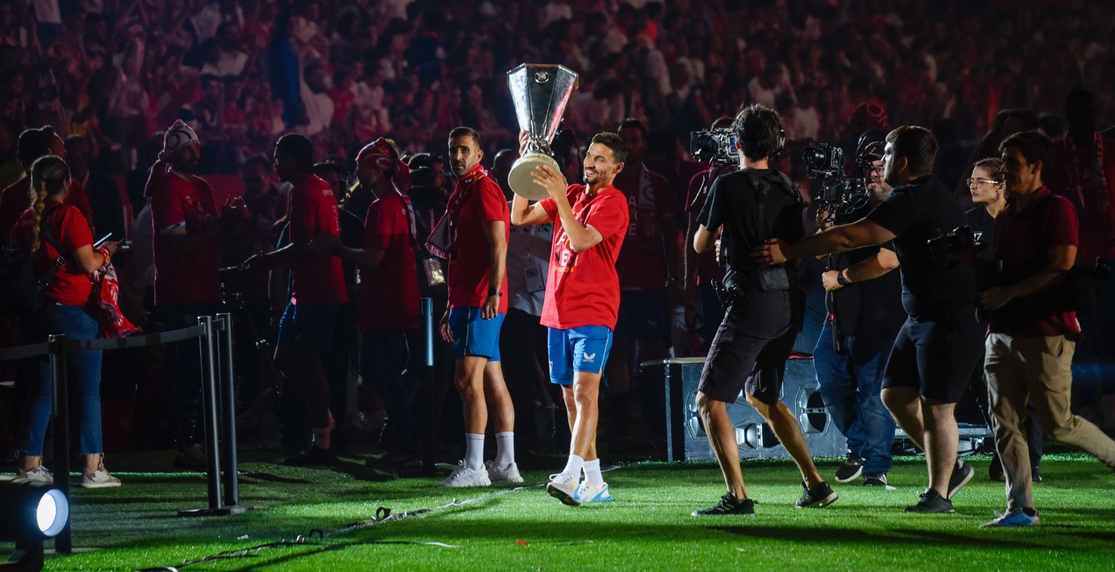 La celebración del Sevilla en el Ramón Sánchez-Pizjuán, en imágenes