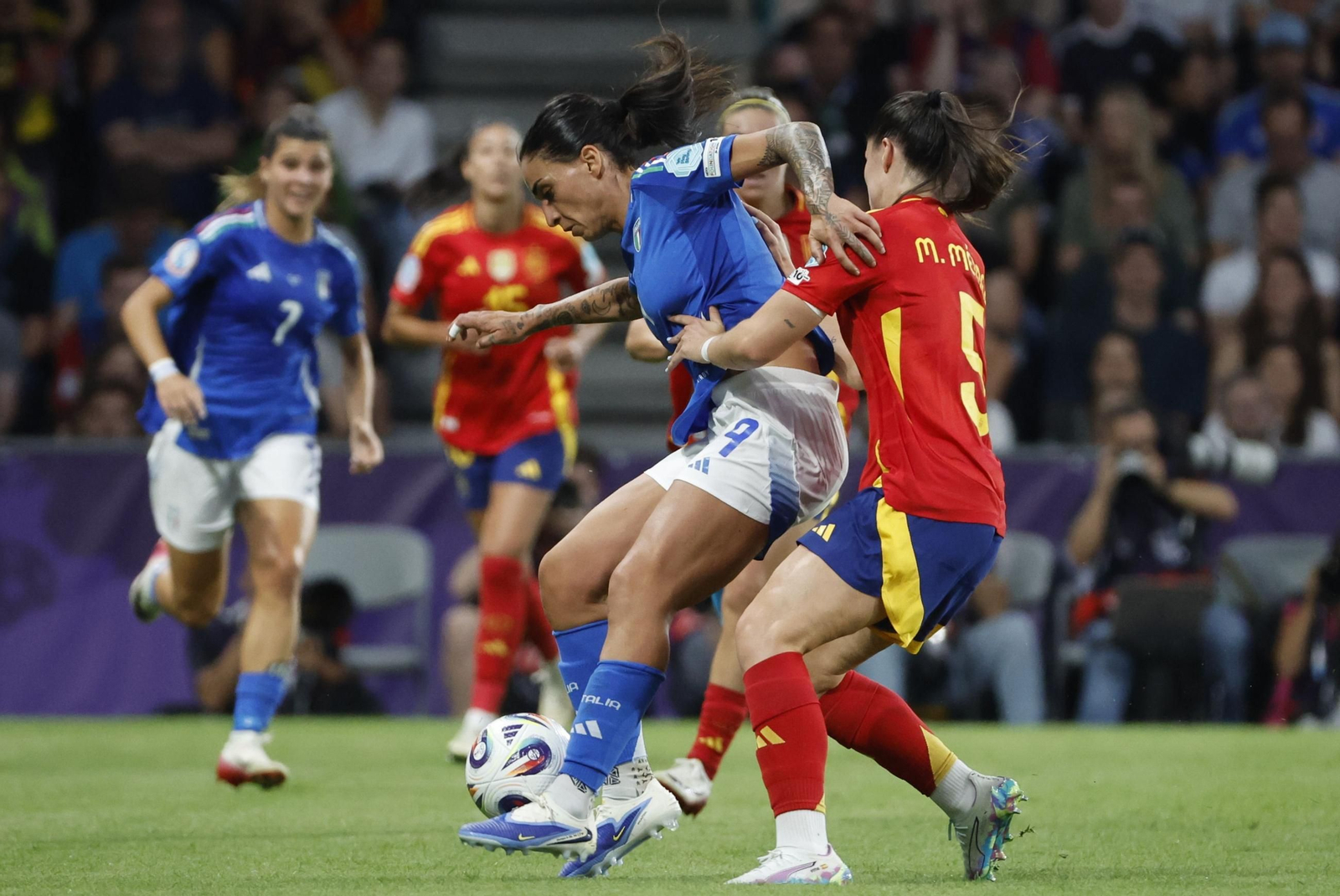 Las fotos del Italia - España de la Eurocopa femenina