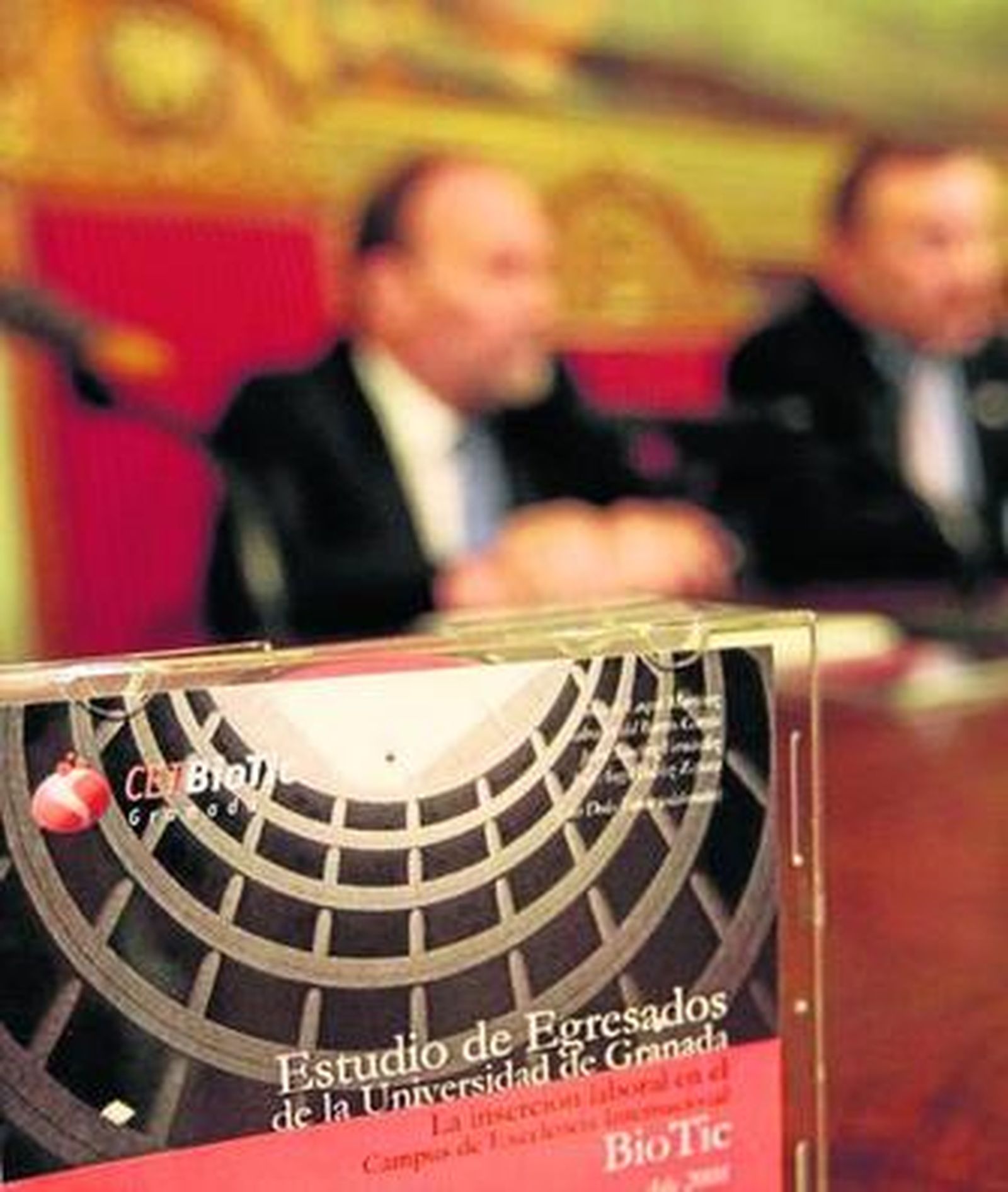 Francisco González Lodeiro y Teodoro Luque en la presentación, ayer, del estudio de egresados.