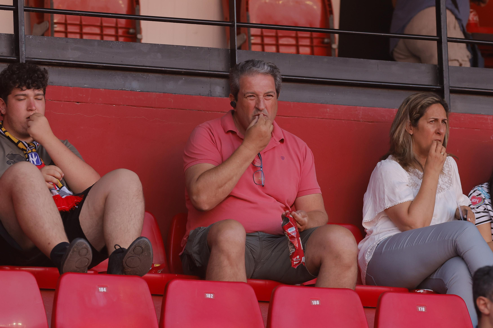 Búscate en las fotos del Sevilla-Español