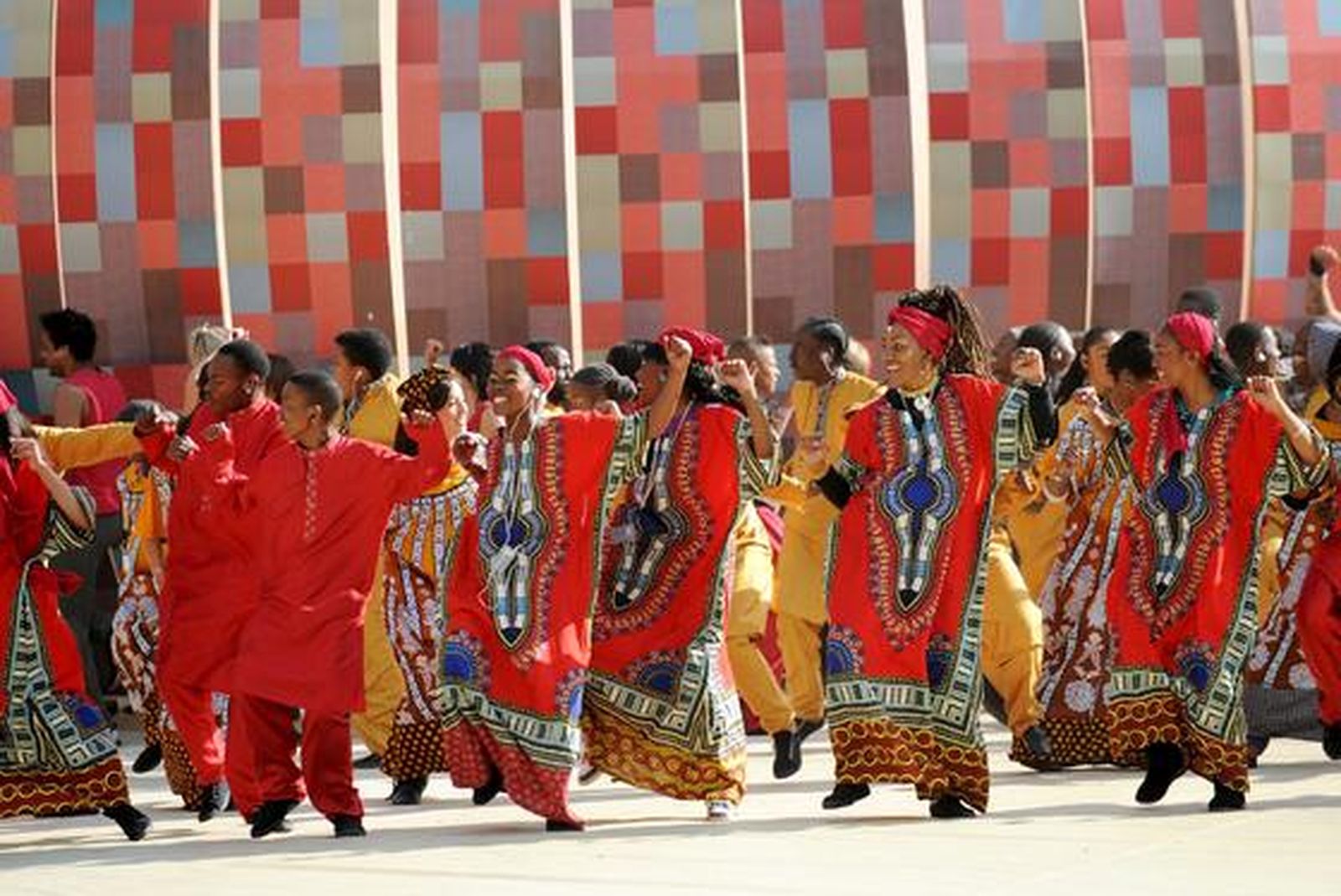Una fiesta de música y color abre oficialmente el Mundial de Sudáfrica 2010.

Foto: Efe