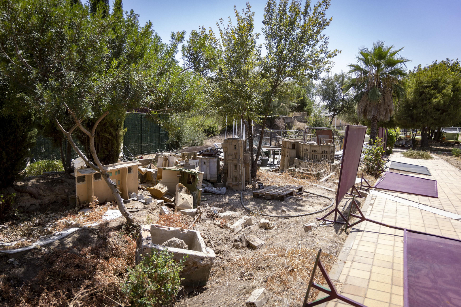 El lamentable estado de conservación de 'Andalucía de los Niños', en fotos