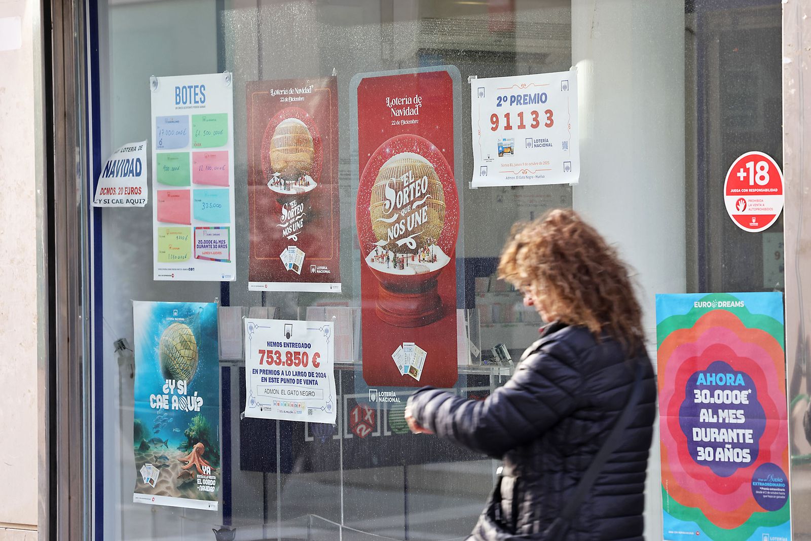 La Loteria de Navidad reparte premios en Huelva (34)