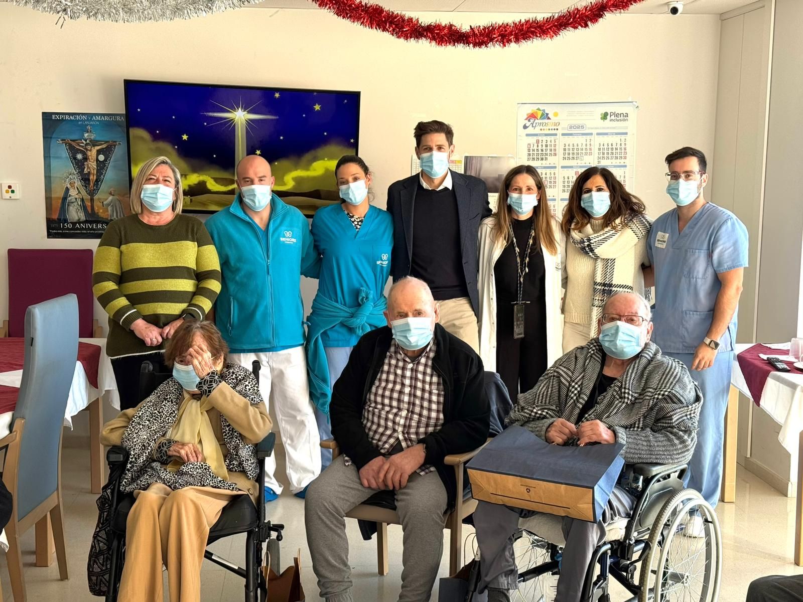 Visita institucional a la residencia de mayores de Lanjarón por el Día de Reyes