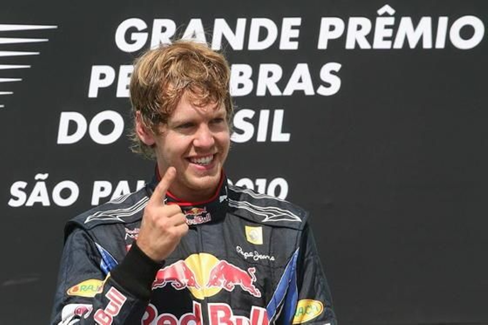 Vettel gana en Interlagos por delante de Webber y Alonso. / EFE