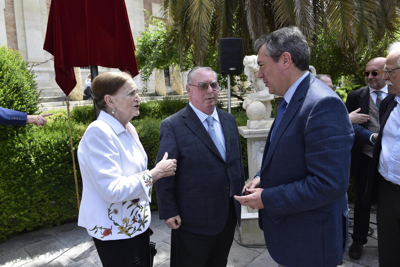 Las imágenes de la inauguración de la glorieta Luis Navarro García