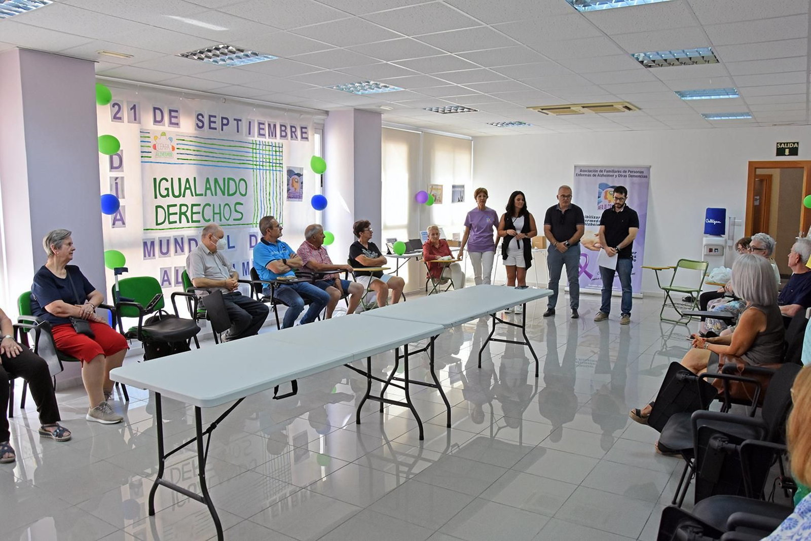 El alcalde bastetano, Pedro J. Ramos, y la concejala Priscila Martínez visitan Alcrebite