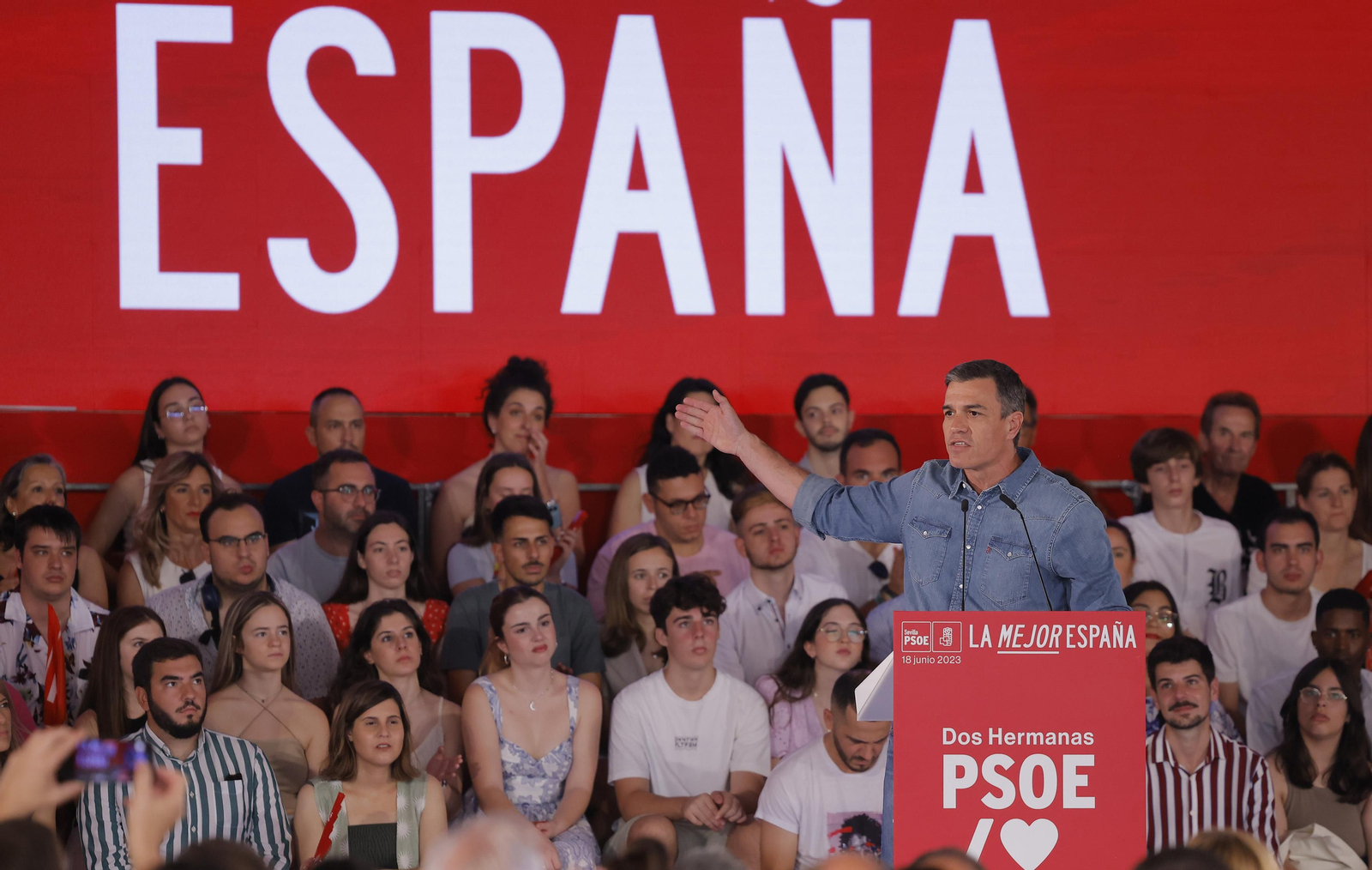 Las imágenes del mitin de Pedro Sánchez en Dos hermanas