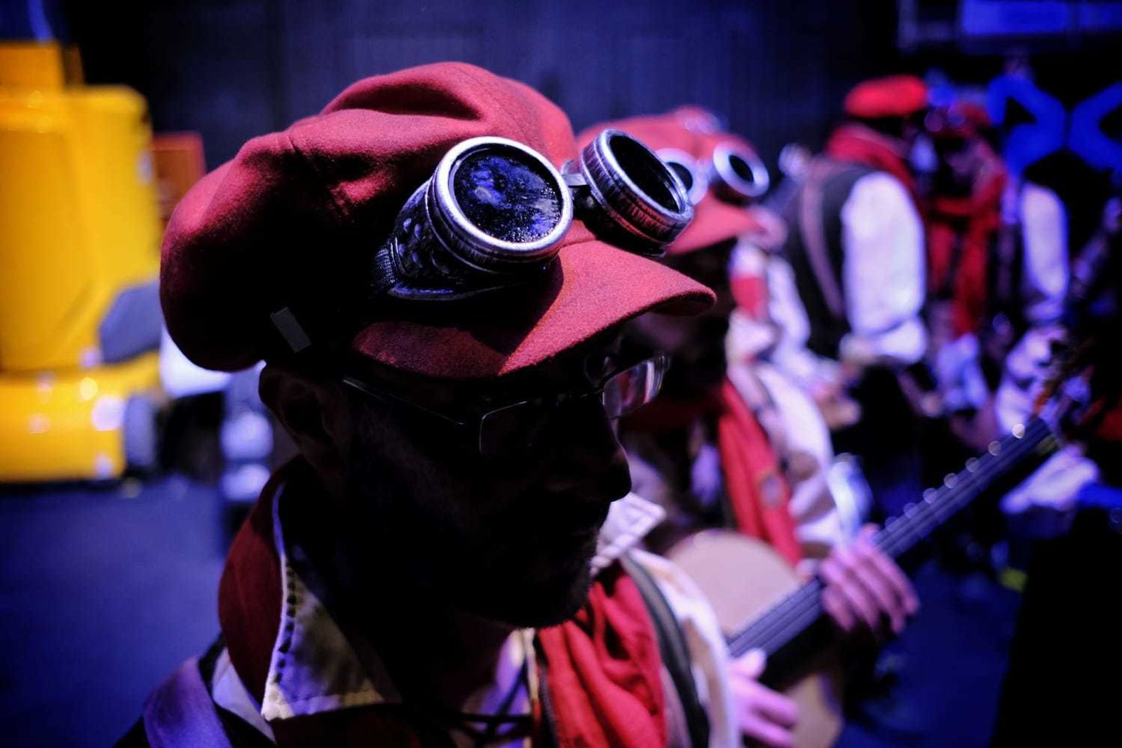 Un componente de 'La Llave' minutos antes de cantar.