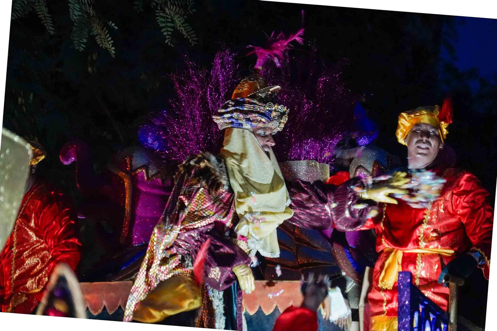 Imágenes de la Cabalgata de los Reyes Magos en Huelva