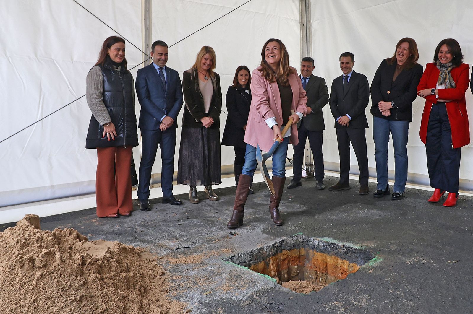 Fotografías de la colocación de la primera piedra de las obras de ampliación y reforma de la Escuela de Arte y Superior de Diseño León Ortega de Huelva
