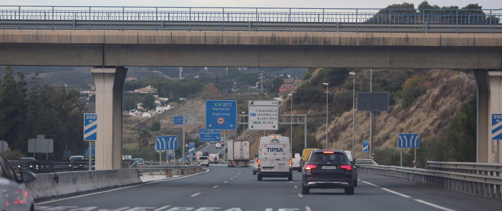 La autovía A-7 hacia Fuengirola, Mijas y Marbella. La autovía A-7 hacia Fuengirola, Mijas y Marbella.