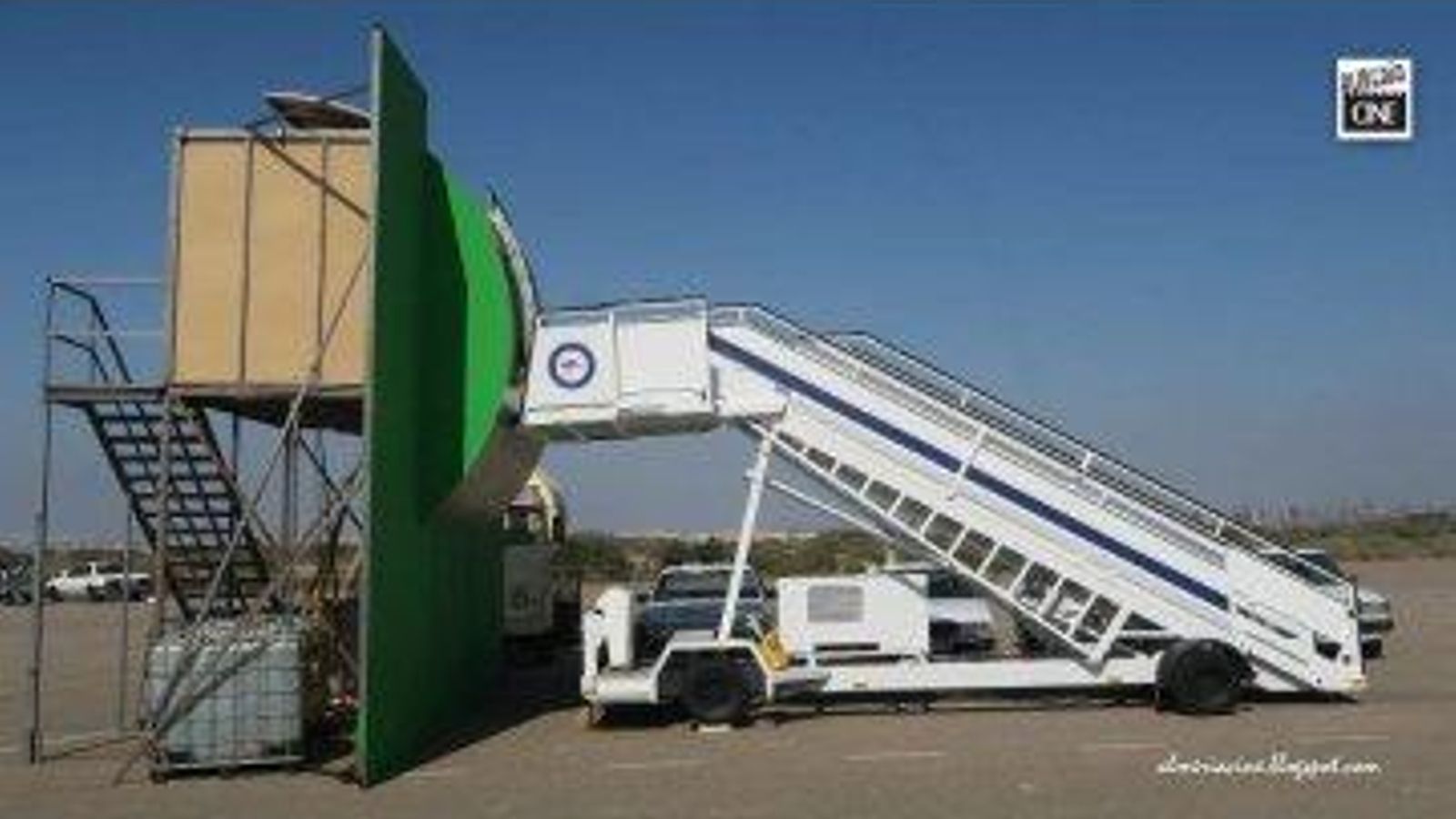 El 'avión' de Lady Di y el príncipe Carlos de la serie 'The Crown' en El Toyo