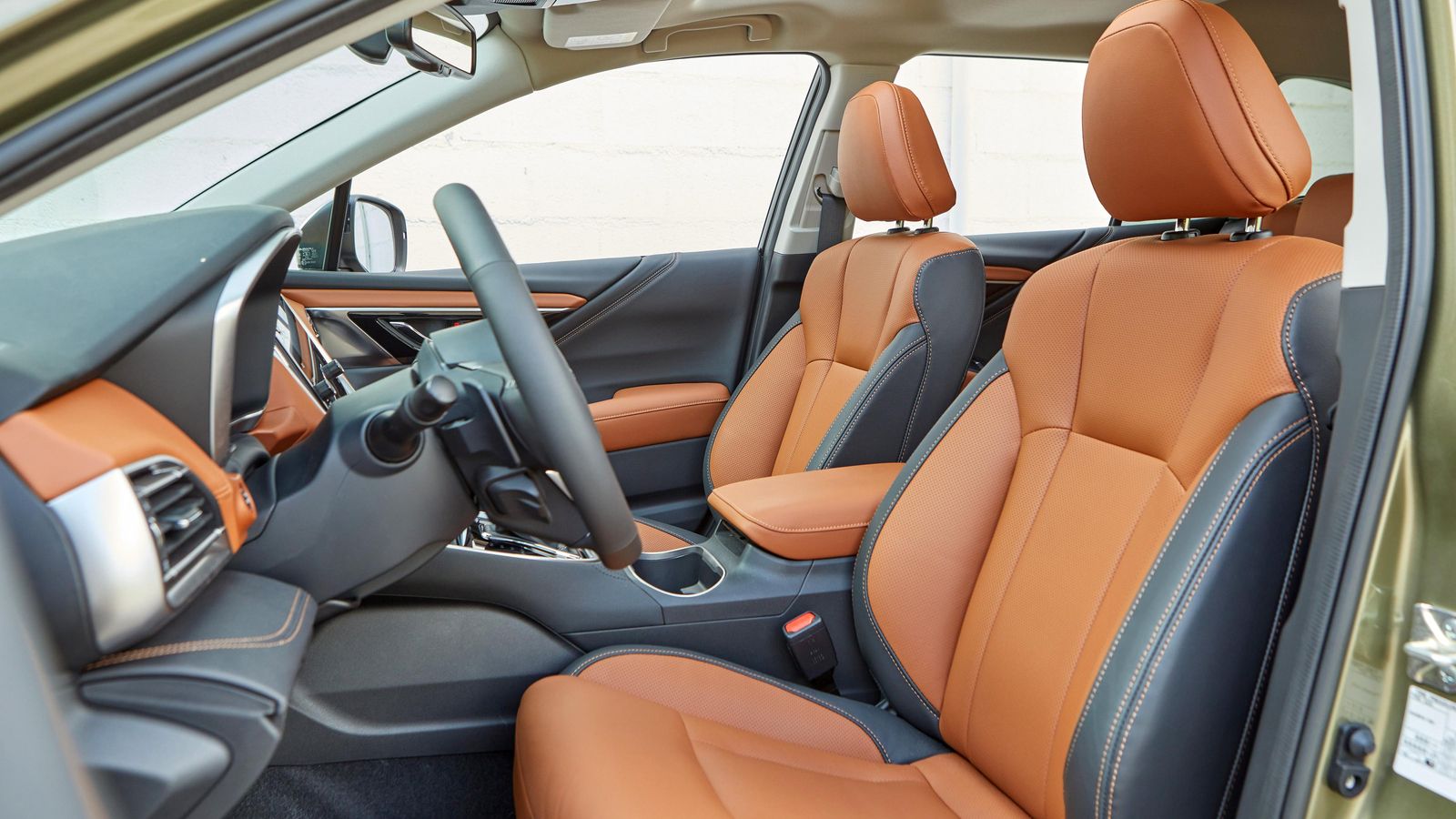 Salvo en el nivel Trek, en los Field y Touring la tapicería es de cuero, de nappa en el segundo caso.