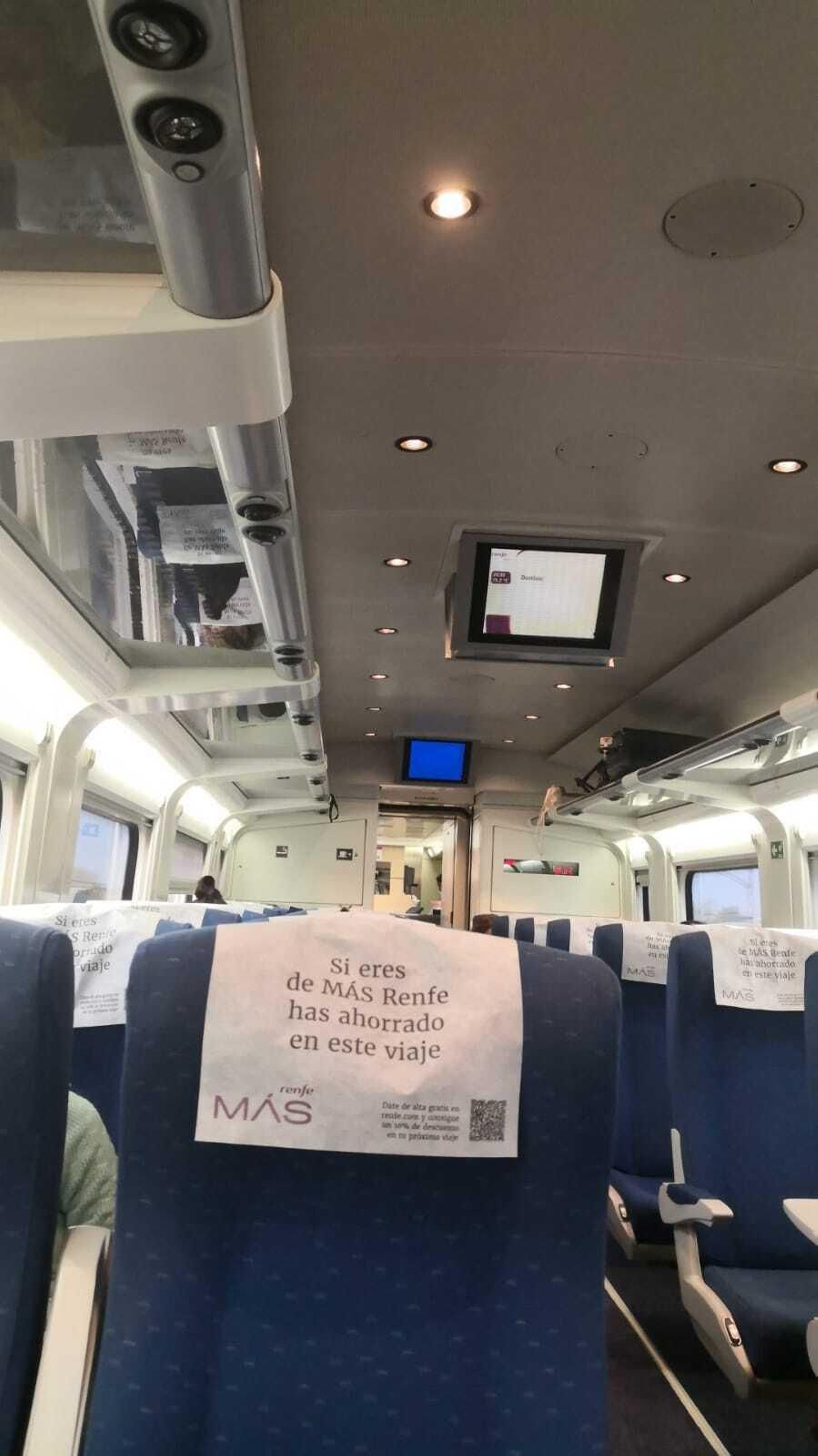 Interior del Alvia Madrid-Huelva que ha sufrido el retraso.