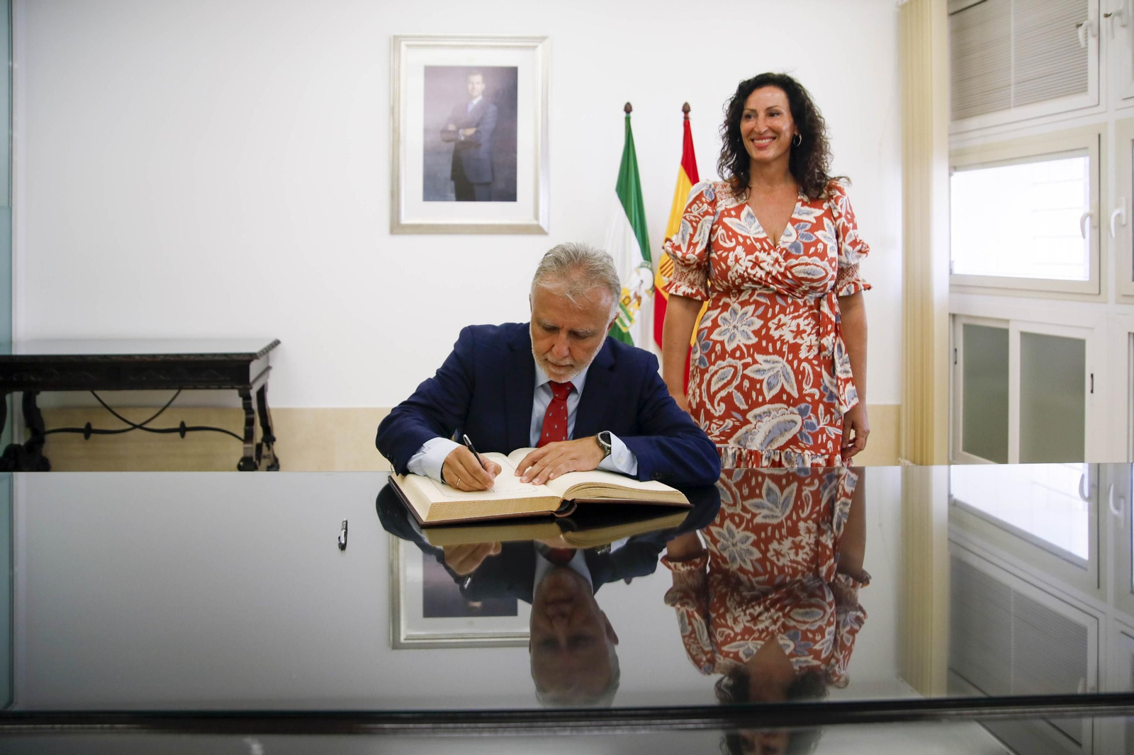 Placa de memoria histórica en el monumento de los coloraos, en imágenes