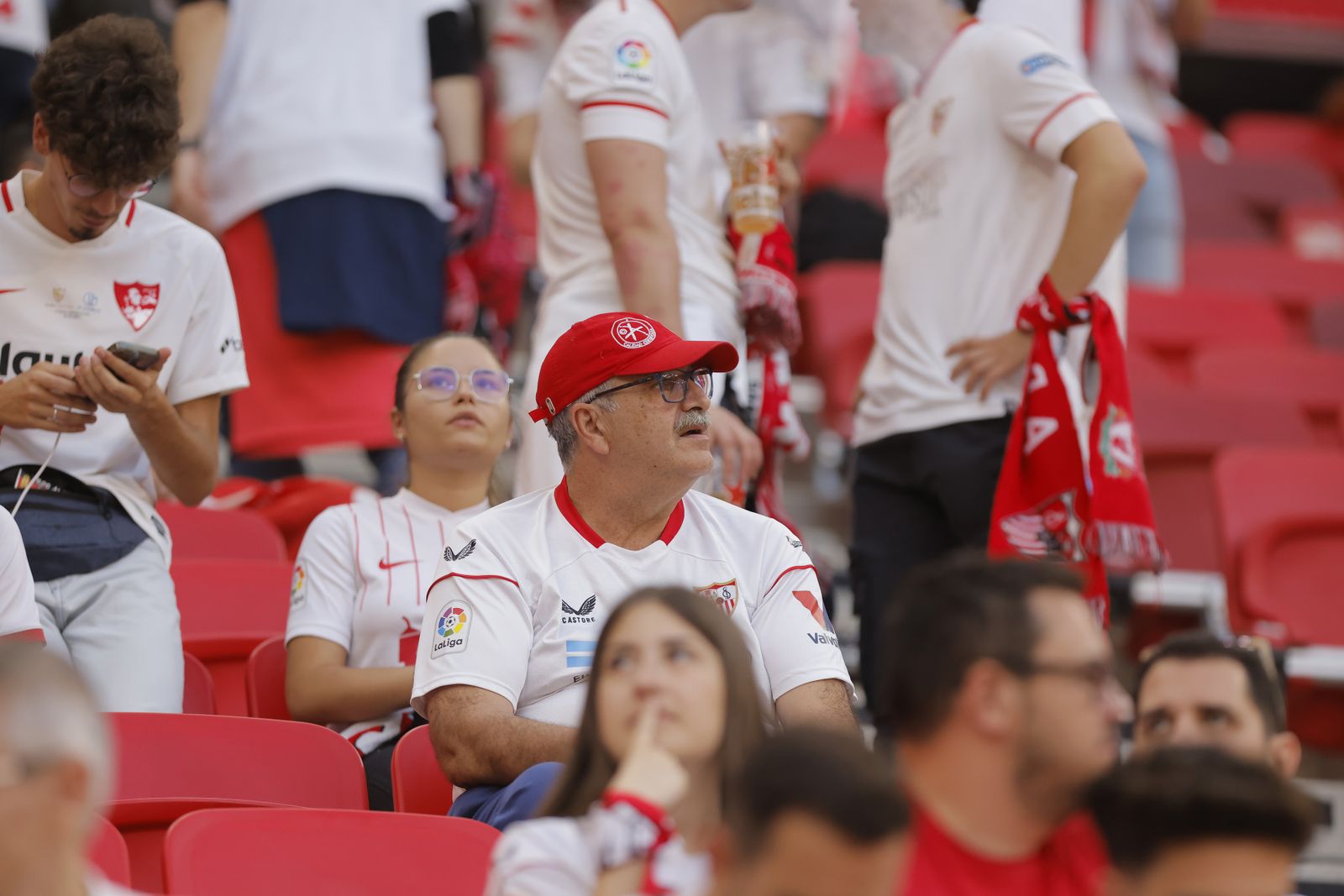 Búscate en las fotos del Sevilla-Roma