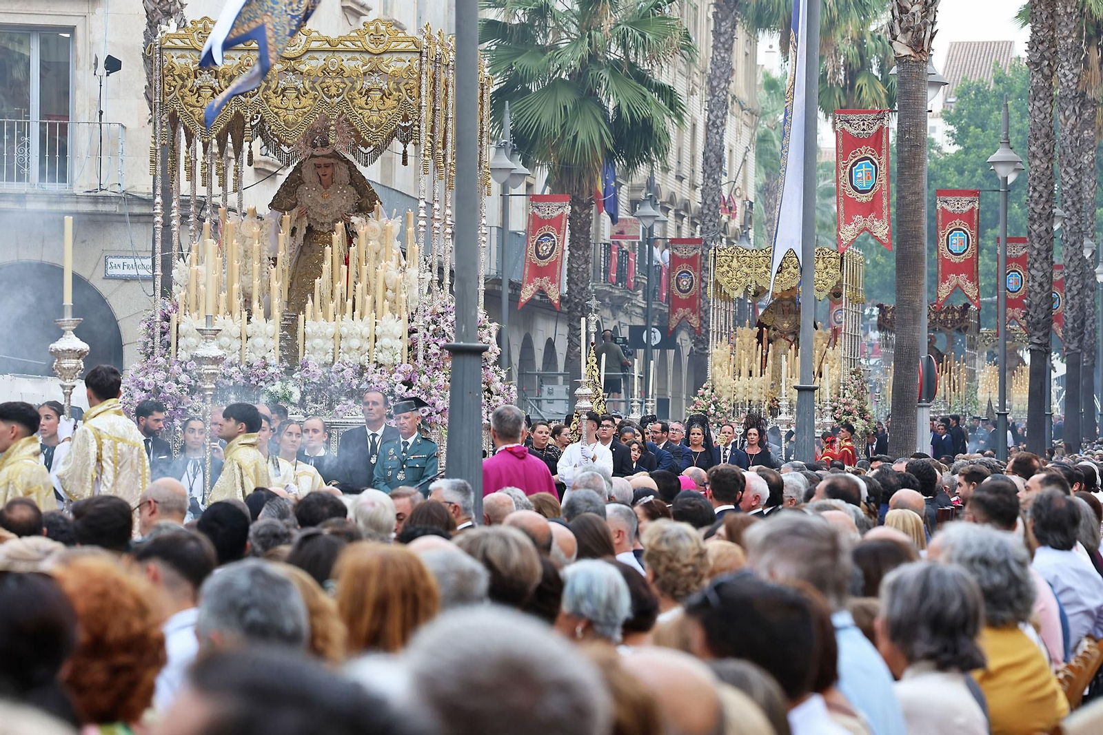 Procesión Magna Mariana por el centro de Huelva.