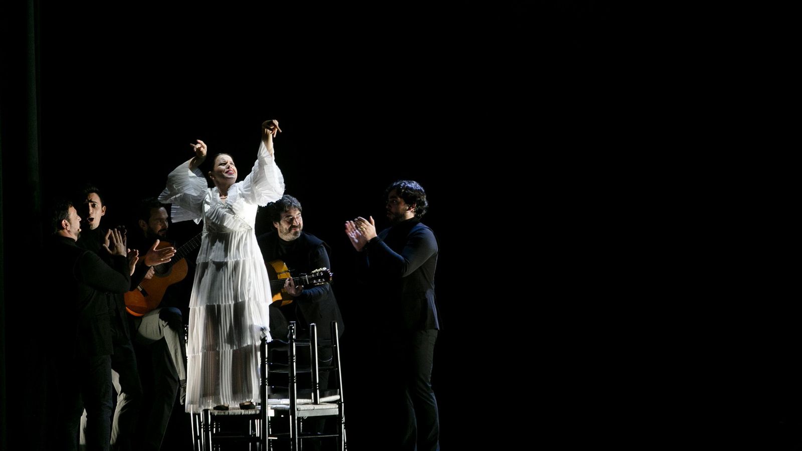 María Moreno y el elenco de 'More (no) More', durante su actuación en el Falla.