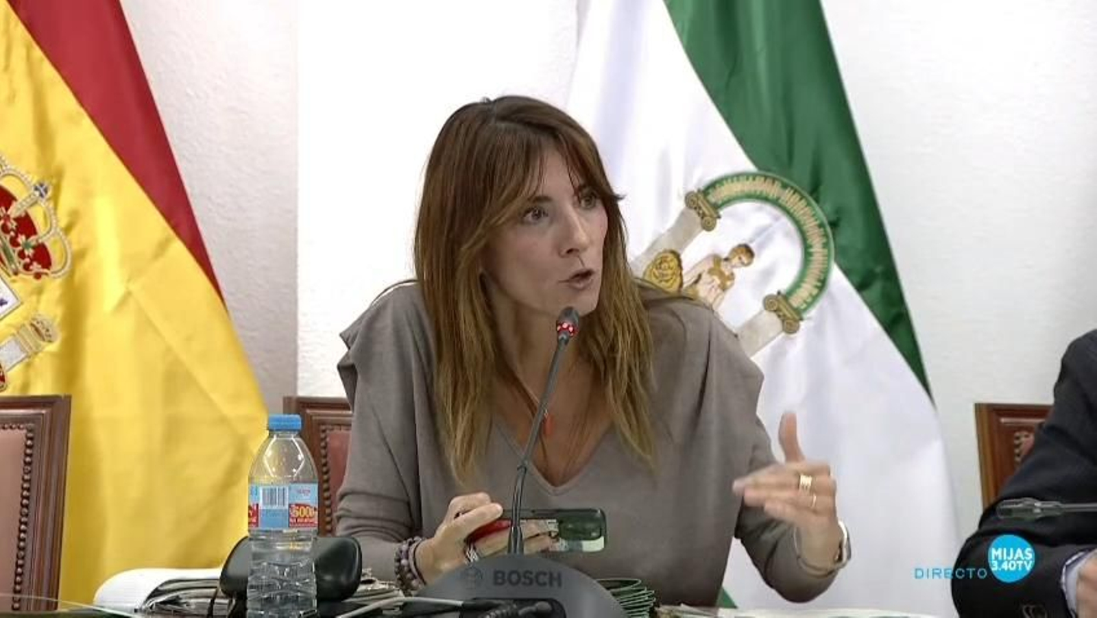 La alcaldesa de Mijas, Ana Mata, se burla del físico de la oposición en un pleno del Ayuntamiento