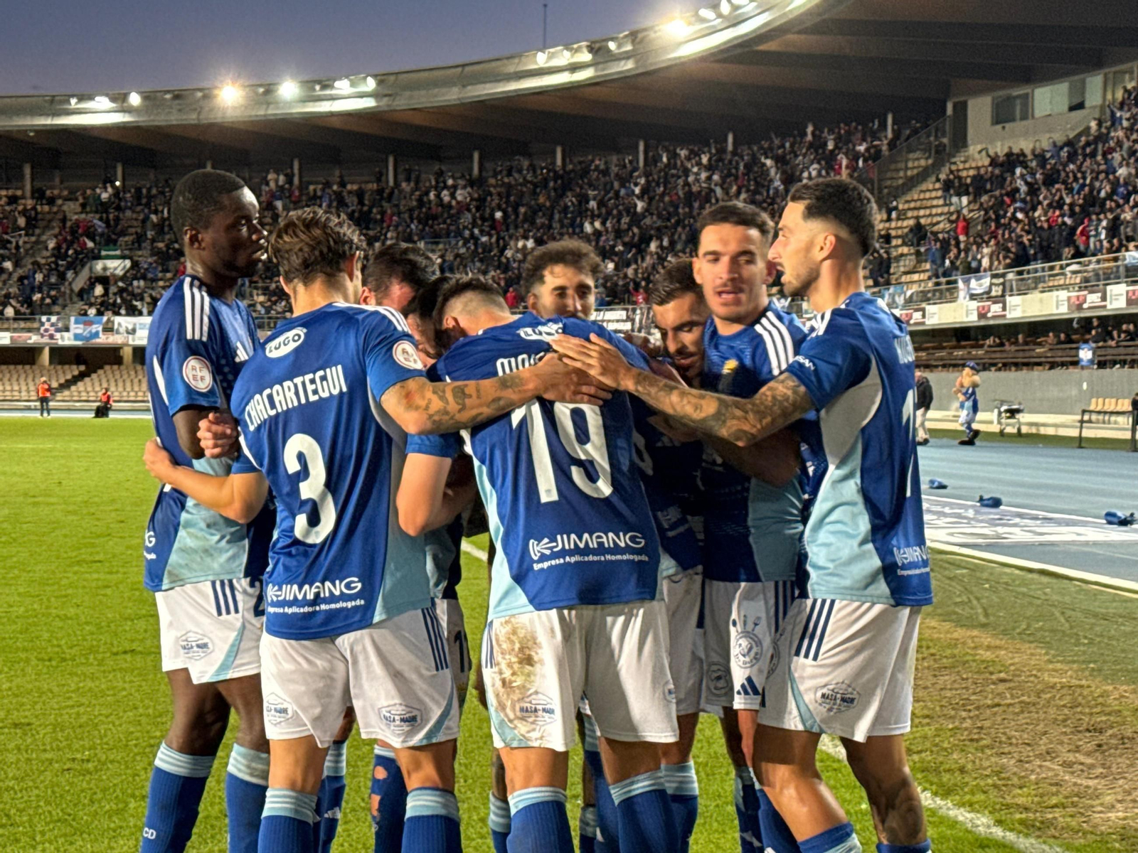 Los jugadores del Xerez CD celebran el tanto de la victoria.