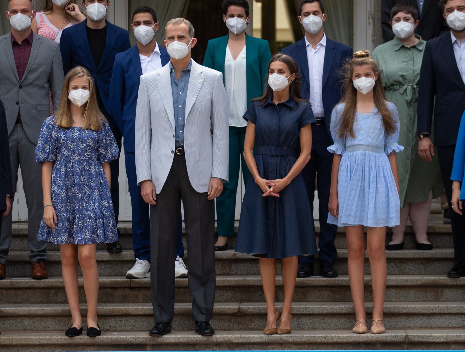 Los reyes Felipe y Letizia y sus hijas, la princesa Leonor y la infanta Sofía (d), este jueves en la entrega de premios de la fundación Princesa de Girona en Barcelona.