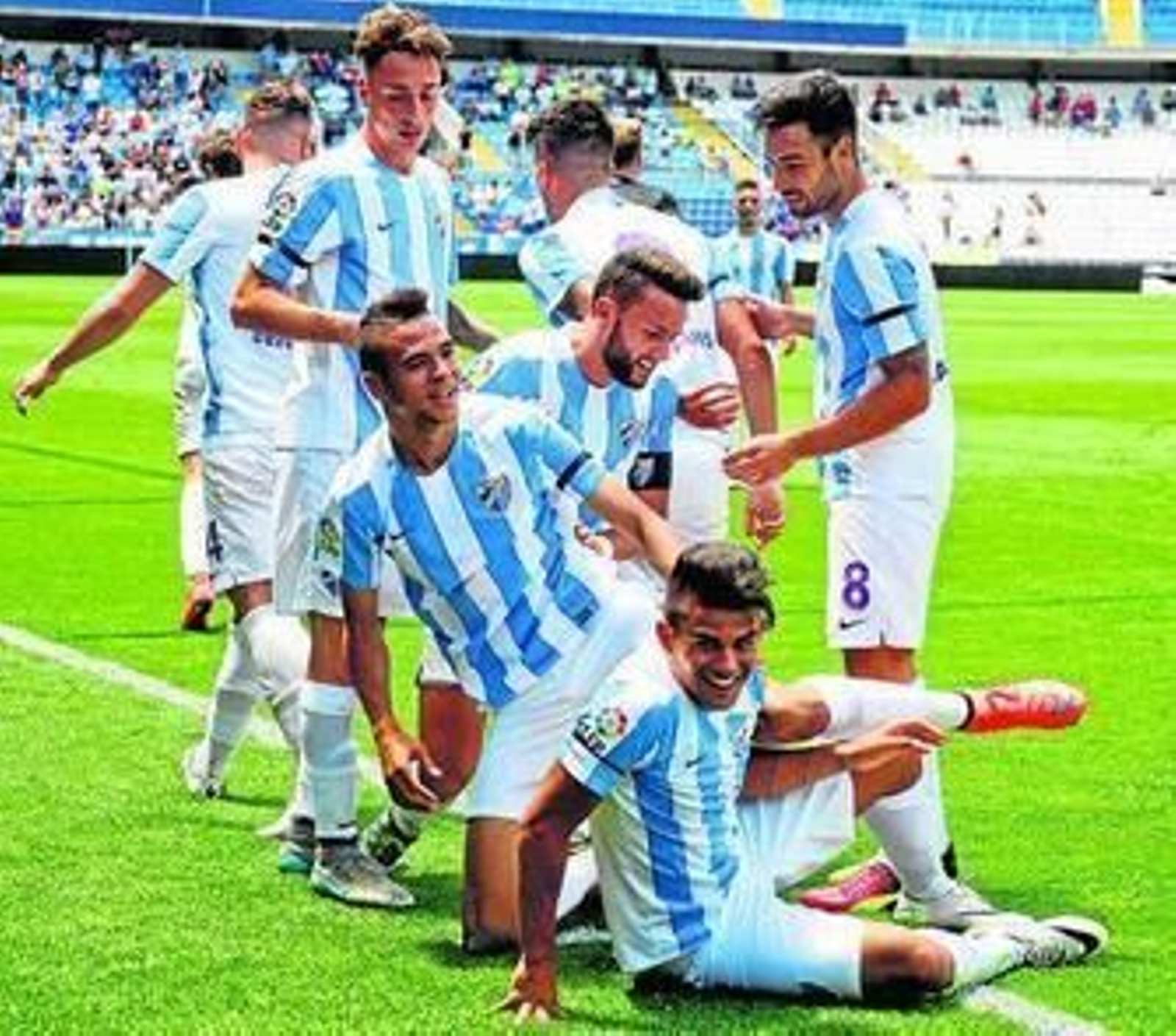 Kuki y Nesyri, en primer plano celebrando un gol con el filial.