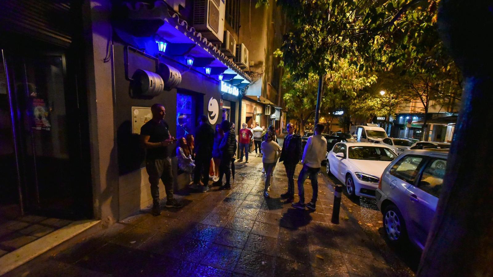La calle Trafalgar de Algeciras, donde se concentran la mayoría de locales de ocio de la ciudad.