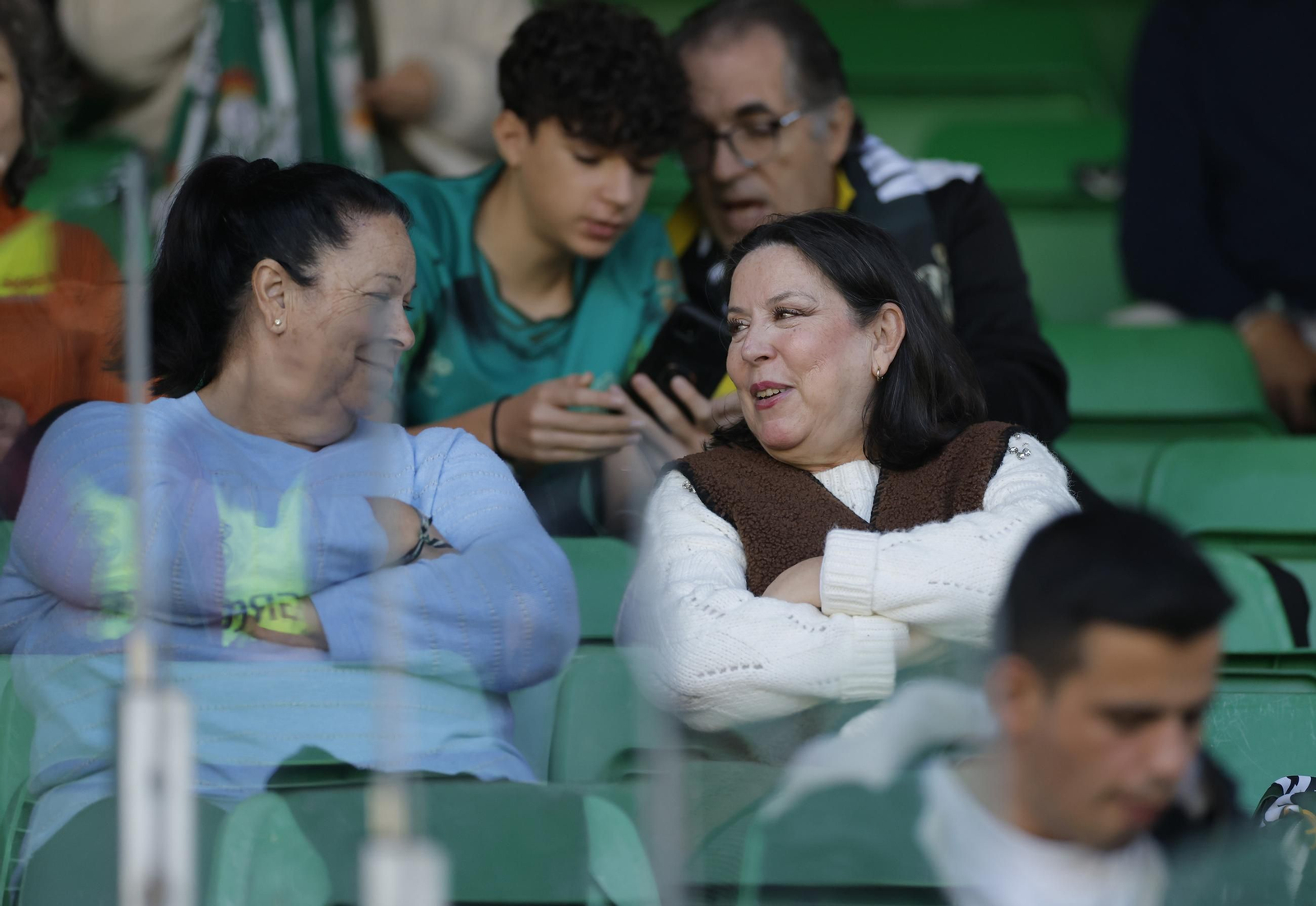 Búscate en las fotos del Betis - Barcelona