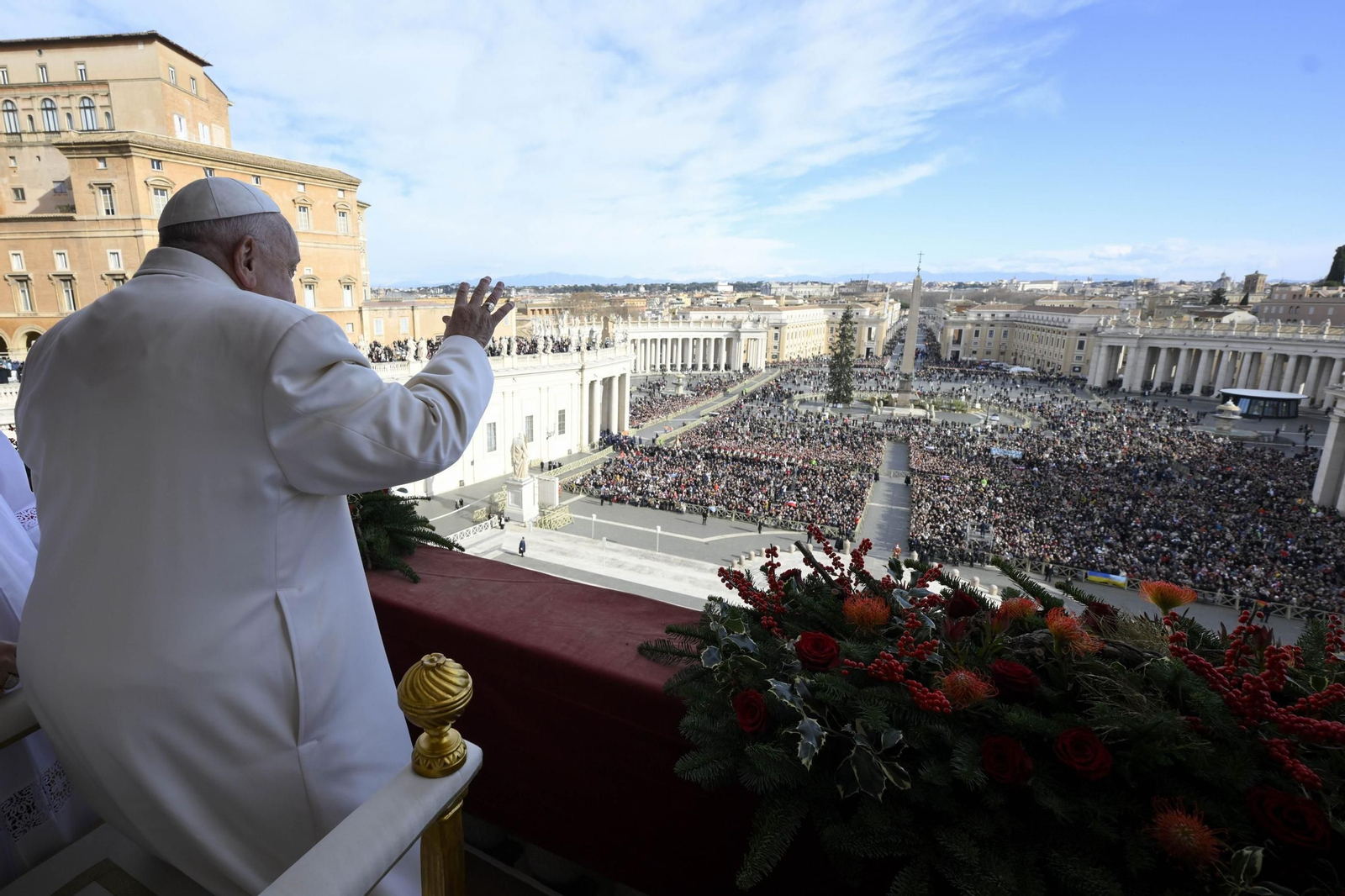 El papa pide en el mensaje de Navidad que callen las armas en Ucrania y en Oriente Próximo.