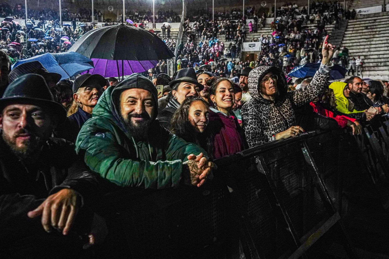 Las mejores imágenes del concierto de El Barrio en Granada