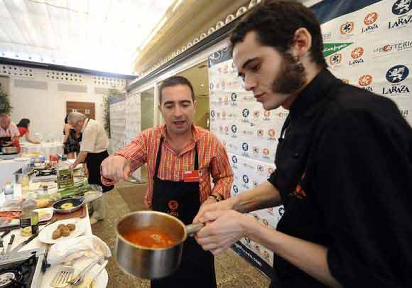 El biquini no pudo con la gabardina