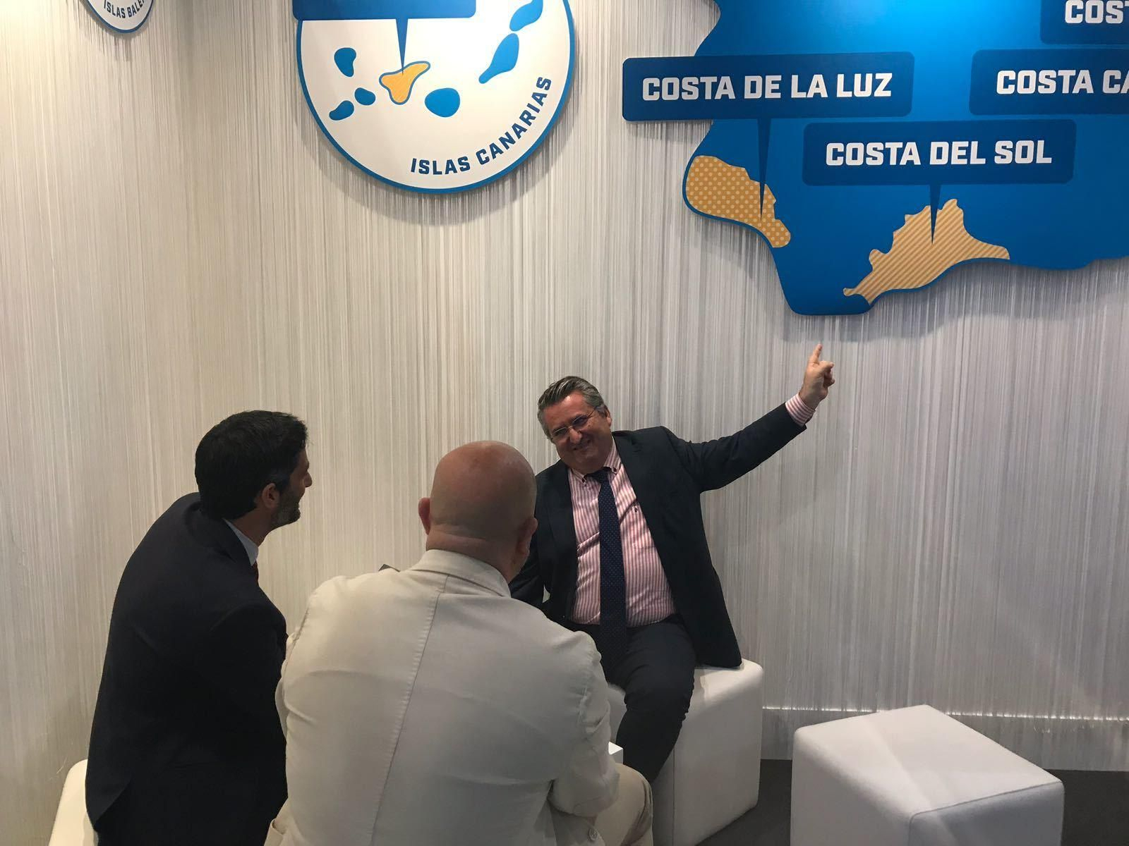 El responsable de Mistercasa en una feria inmobiliaria en Utrecht. El responsable de Mistercasa en una feria inmobiliaria en Utrecht.