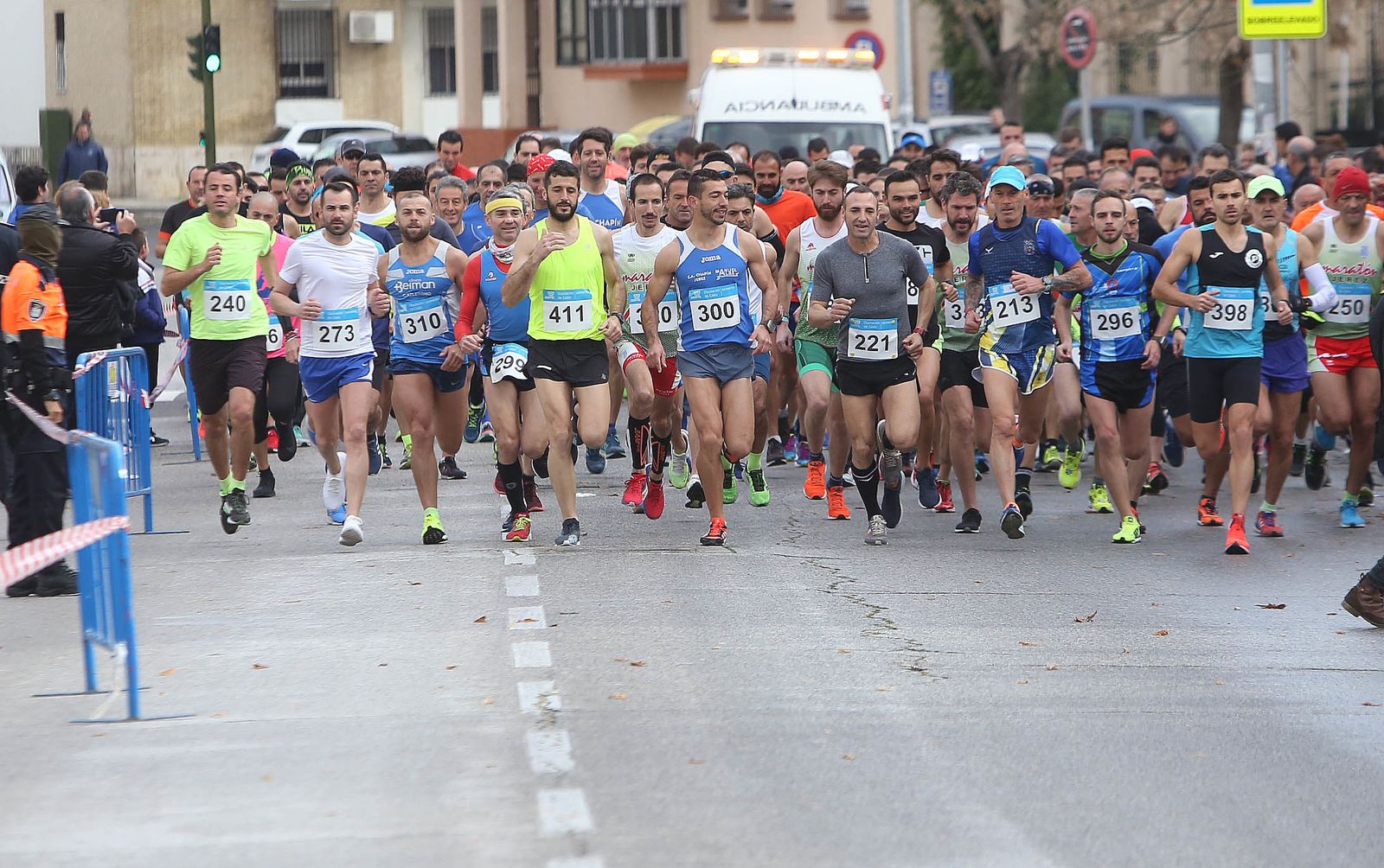 Cabeza de la carrera tras dar comienzo la prueba.