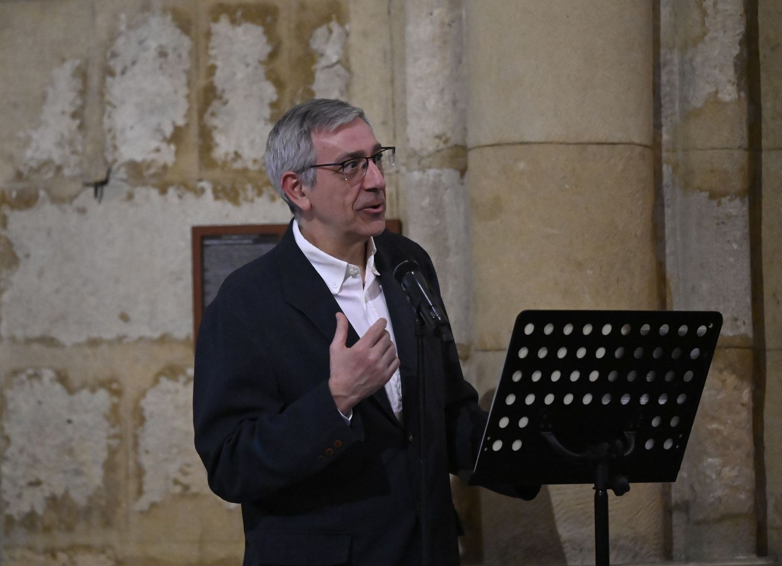 Las fotos de la presentación del manto de la Reina de los Mártires de Córdoba tras su restauración
