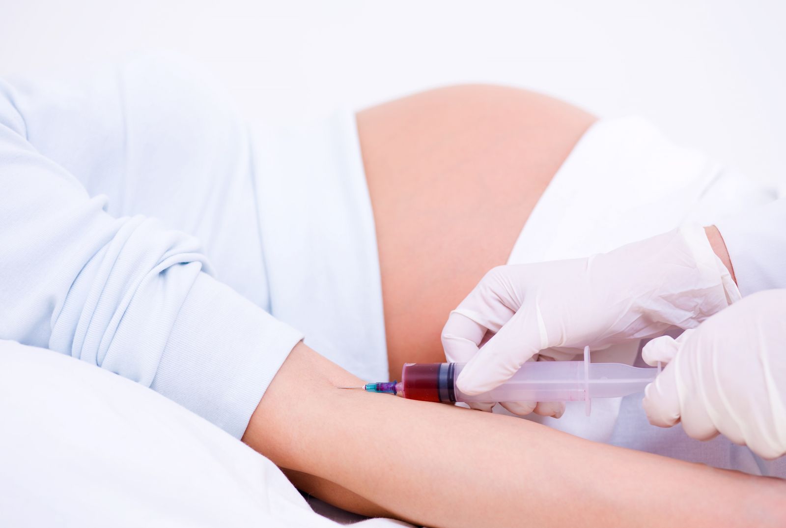 Incompatibilidad de tipo de sangre en embarazadas: ¿Sabías que existe una vacuna para prevenir complicaciones?