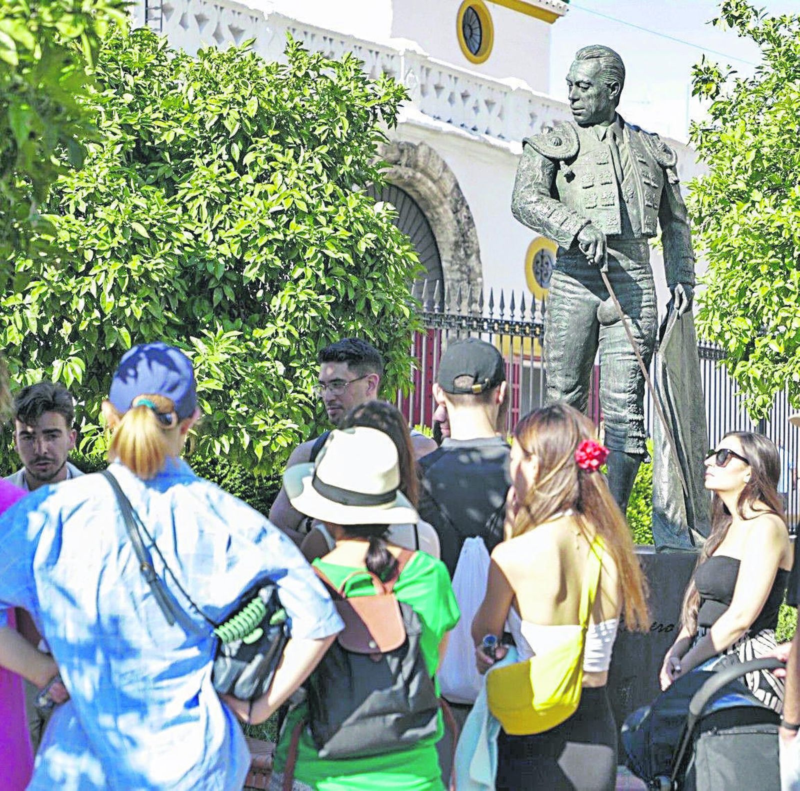 La cuadrilla  de artistas de Curro Romero