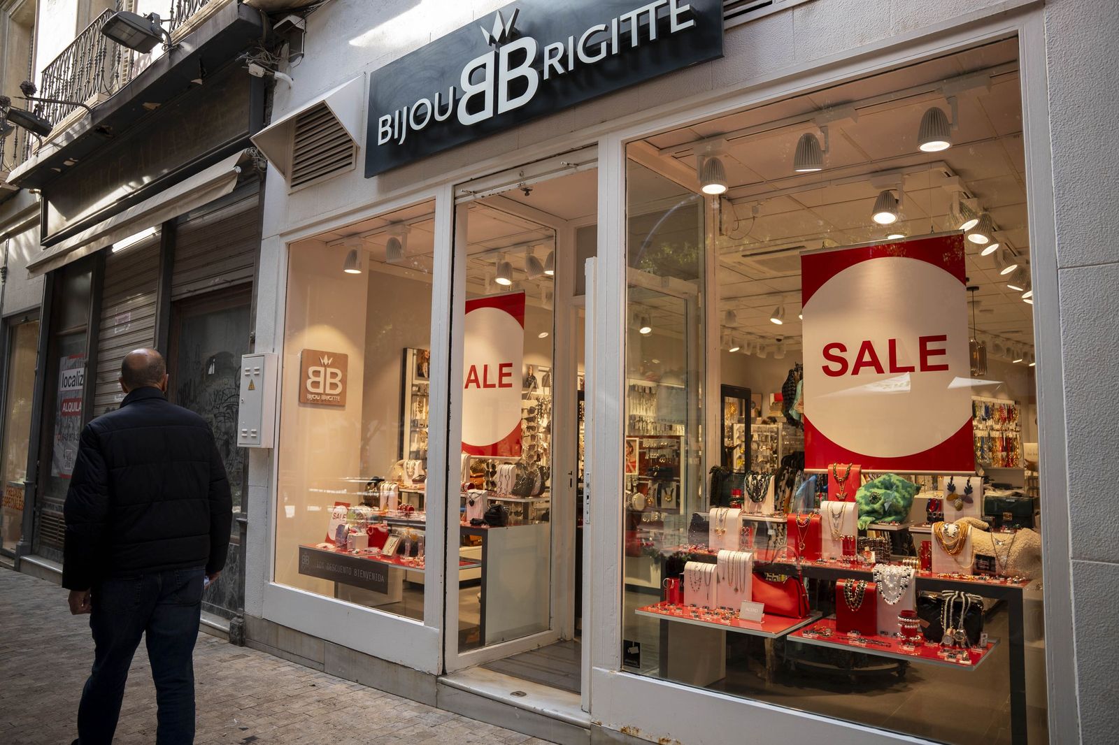 El comienzo de la campaña de rebajas en Almería, en imágenes